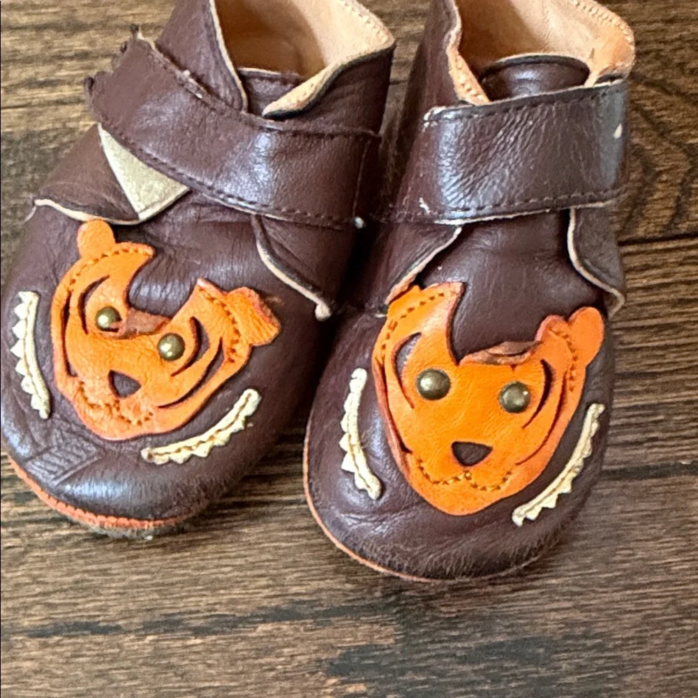 Easy Peasy Brown Leather   Slip-On moccasins. Very good condition